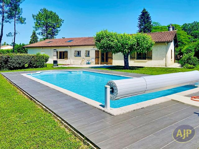 Maison de plain pied avec piscine et exceptionnel potentiel foncier !