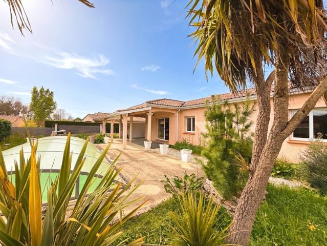 MAISON DE PLAIN PIED AVEC PISCINE ET JARDIN AUX PORTES DE MO