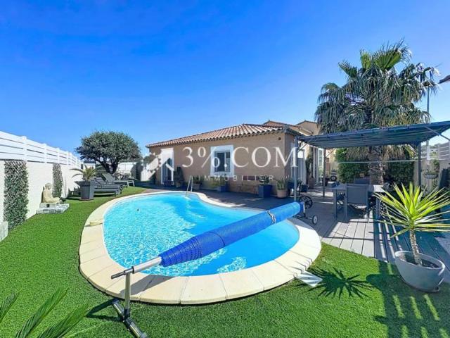 Maison de plain pied avec piscine, jardin et vue dégagée sur
