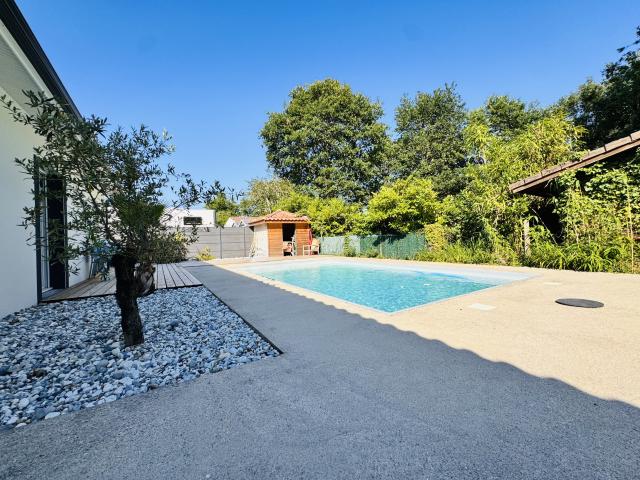 Maison de plain pied avec piscine Proche du Lac de Soustons
