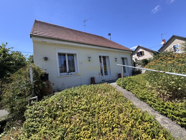 Maison de plain pied avec sous sol quartier Gionne avec agréable jardin