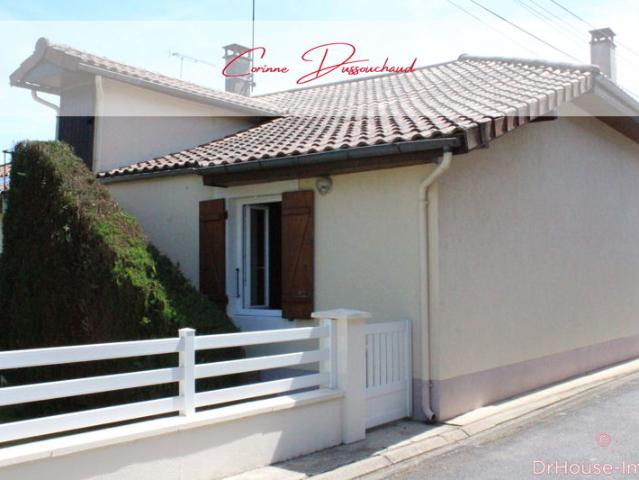 Maison de plain pied avec terrain, garage et grenier aménageable