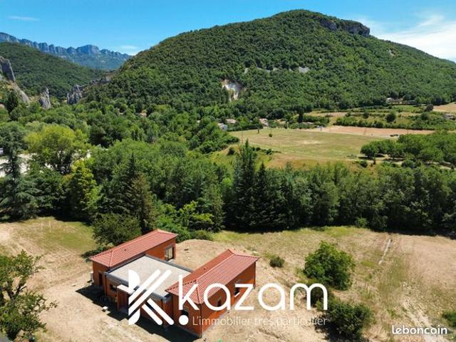 Maison de plain pied avec terrain et vue dégagée travaux à finaliser Barbières Drôme