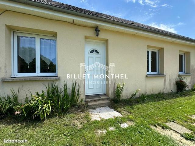 Maison de plain pied avec trois chambres, terrasse et jardin à deux pas de la célèbre biscuiterie de Sortosville en Beaumont