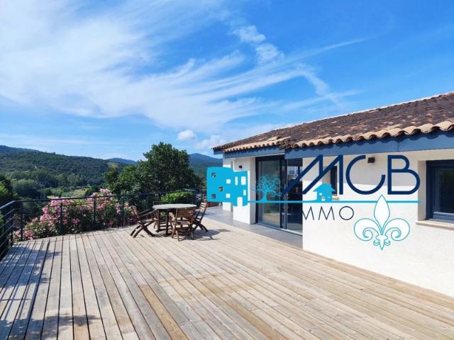 Maison de plain pied avec vue dégagée