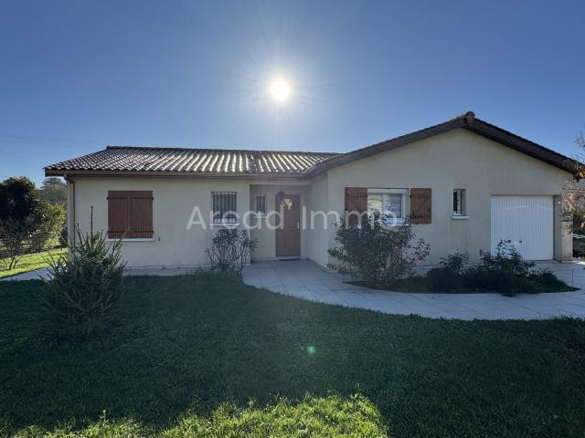 Maison de plain pied avec véranda, garage, cabanon et jardin. 101m² Eymet