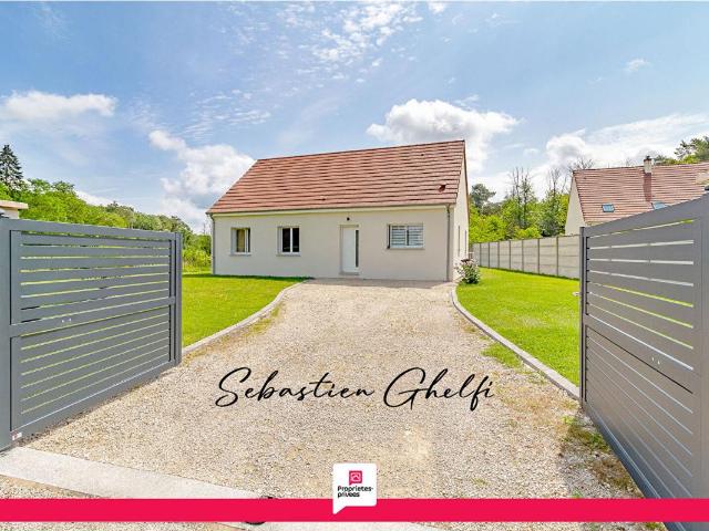 maison de plain pied avec 3 chambres cellier grand terrain de 1860 m²