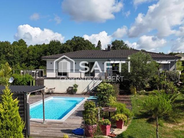 Maison de plain pied avec 3 chambres et piscine