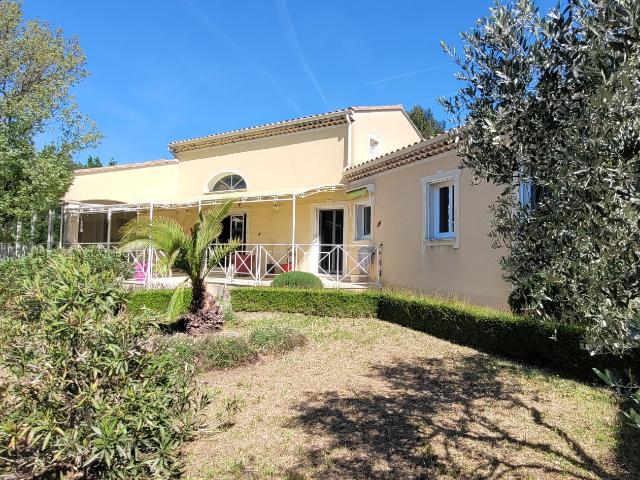 A vendre proche Grignan Maison de plain pied 3 chbres terrain 1920m2
