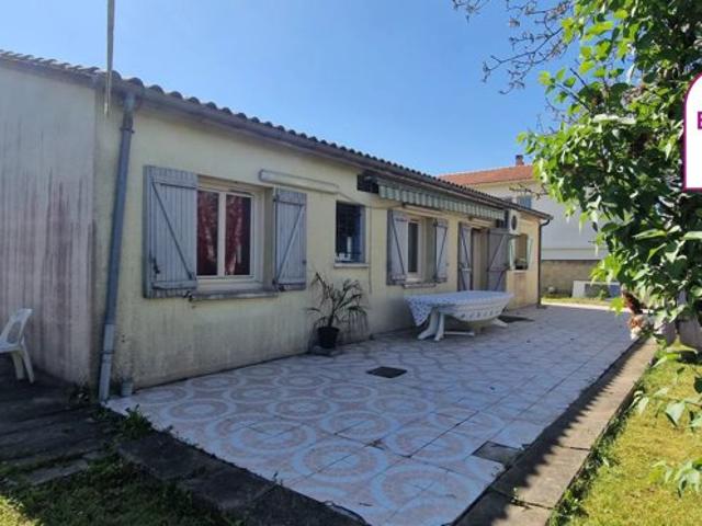 Maison de plain pied avec 4 chambres, dépendance et jardin c