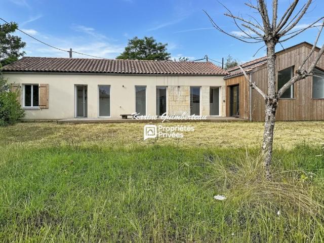 Maison de plain pied, avec 4 ou 5 chambres, jardin