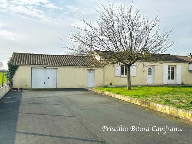 Maison de plain pied. Axe Surgéres Aigrefeuille d'Aunis