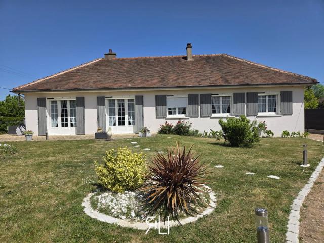 Maison de plain pied, beau jardin