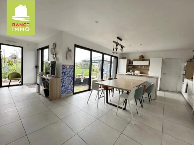 MAISON DE PLAIN PIED CONTEMPORAINE AUX PORTES DE DINAN