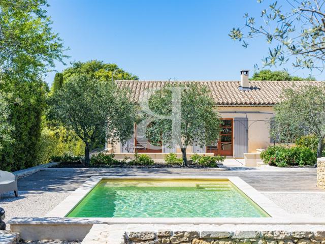 Maison de plain pied dans un environnement privilégié et pré. 142m² La Roque sur Pernes