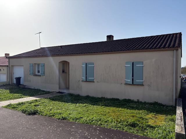 Maison de plain pied de 93.80 m², 3 chambres sur un terrain. 94m² Pouzauges