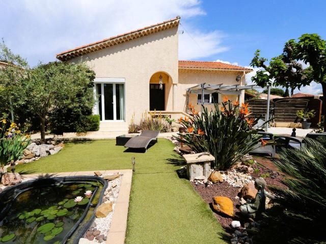 Maison de plain pied de 105 m2 avec dépendance