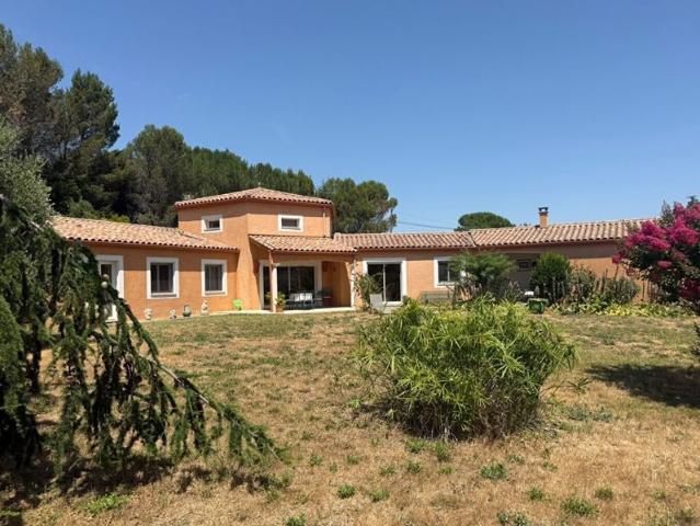 Maison de plain pied de 170 m² avec vue dégagée, terrain de 2 400 m², garage et cave à Limoux