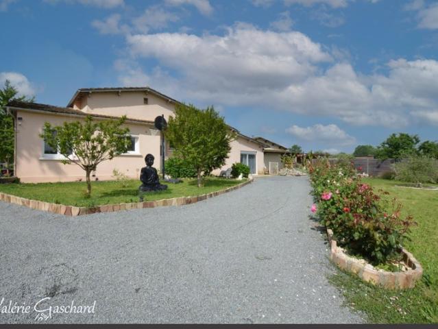 Maison de plain pied de 3 chambres avec jardin à Beaupouyet Dordogne