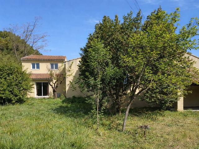 Maison de plain pied d'env 170 m2 avec garage. 169m² Pernes les Fontaines