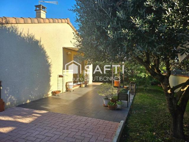 Maison de plain pied double garage et piscine