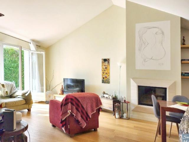 Maison de plain pied en excellent état, au calme et proche t