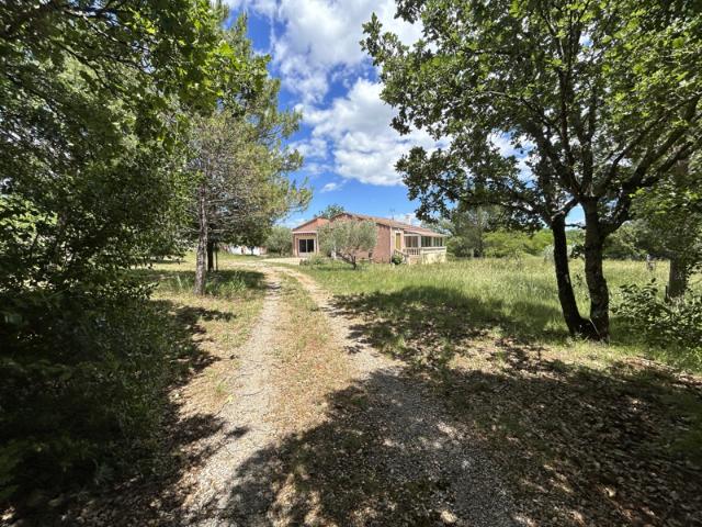 Maison de plain pied en plein coeur de nature sur un terrain