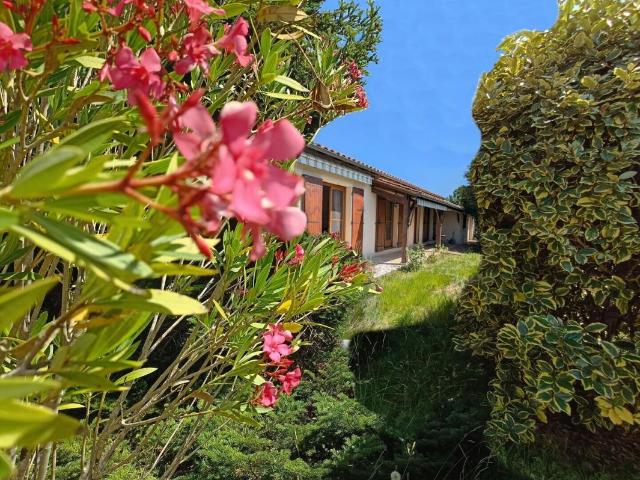 Maison de plain pied fonctionnelle et soignée, au calme absolu