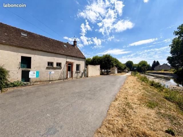 Maison de plain pied hyper centre Nemours| Grenier aménageable | Cours et garage