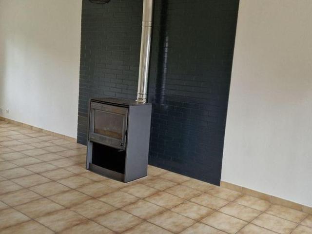 MAISON DE PLAIN PIED LOCATION PERRUEL 27910 À Perruel, maison de plain pied à usage d'ha.