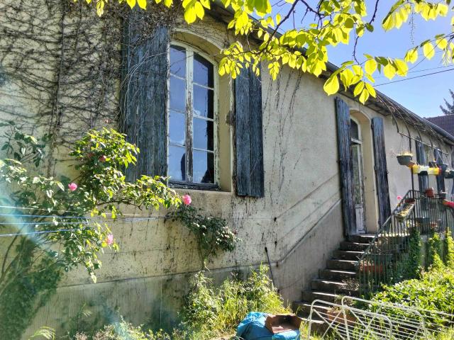 Maison de plain pied offrant de beaux volumes
