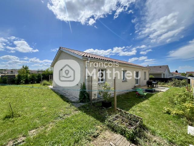 Maison de plain pied Peronnas