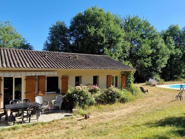 Maison de plain pied, piscine et terrain de 2771m2