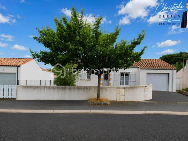 MAISON DE PLAIN PIED PMR – 3 CHAMBRES – TERRAIN CONSTRUCTIBLE – CENTRE DE SAINT HILAIRE DE RIEZ