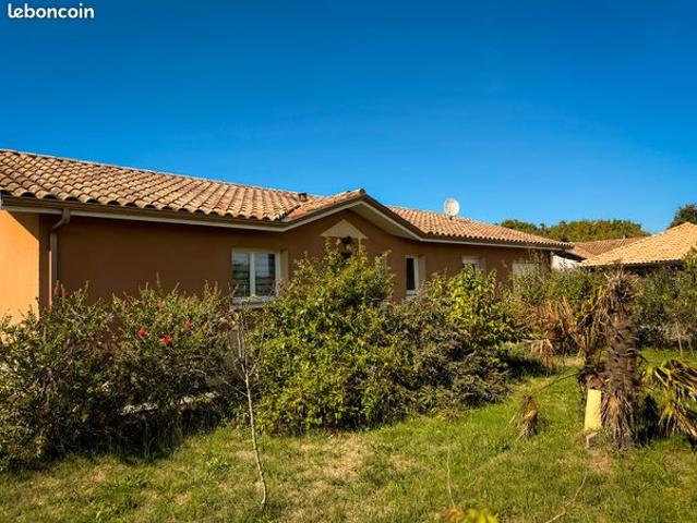 Maison de plain pied proche lac
