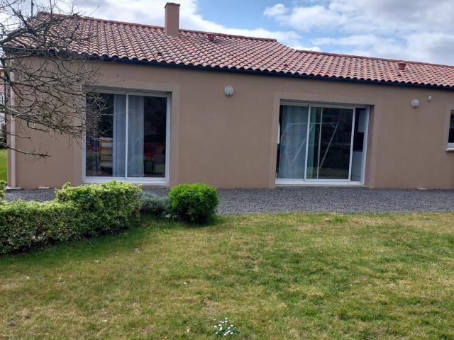 MAISON PLAIN PIED 106 m2 3 CHAMBRES + BUREAU TERRAIN DE 760 m2 PANNEAUX PHOTOVOLTAÏQUES