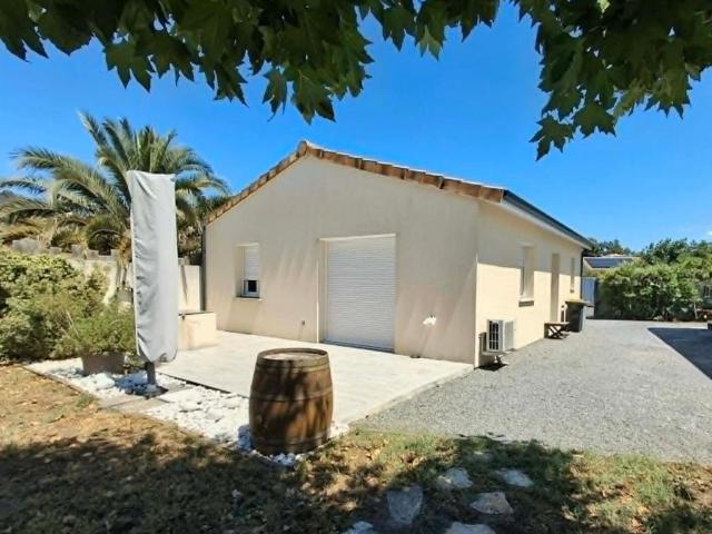 Maison de plain pied récente 2020 avec jardin sans vis à vis, dépendance, carport et possibilité d'extension