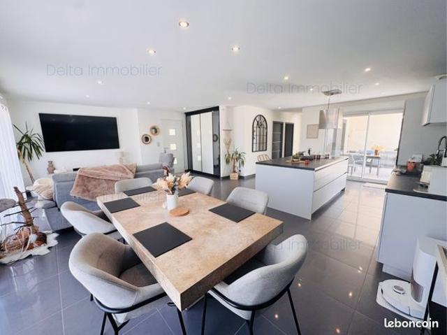 Maison de plain pied récente 3 chambres avec garage et jardin clos Méreau Nord