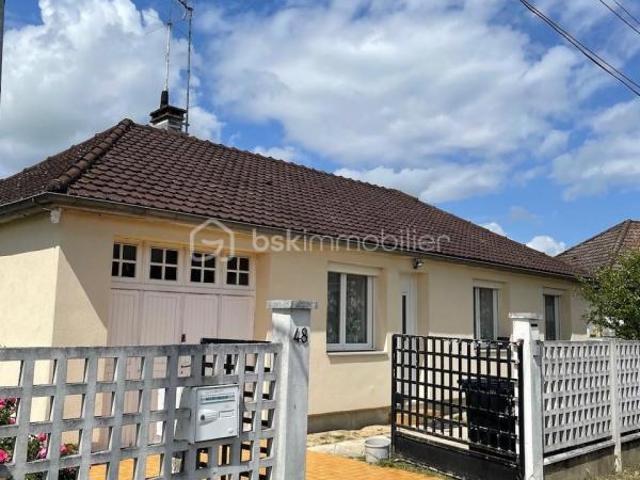 Maison de plain pied sur beau terrain plat proches toutes commodités