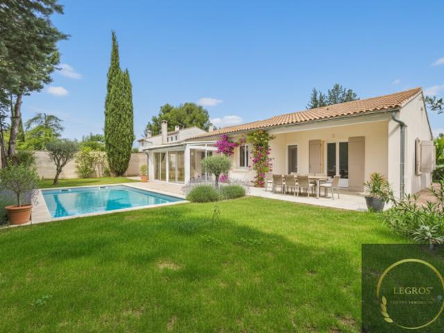 Maison de plain pied sur les hauteurs d'eyragues