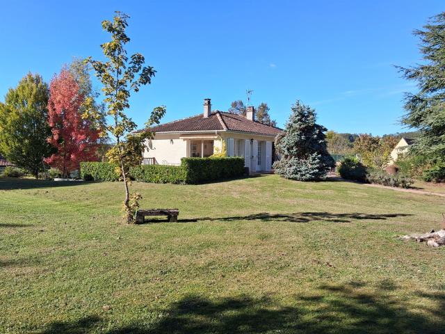 Maison de plain pied sur sous sol, 3072m² de terrain, Sarlat 75m² Sarlat la Canéda