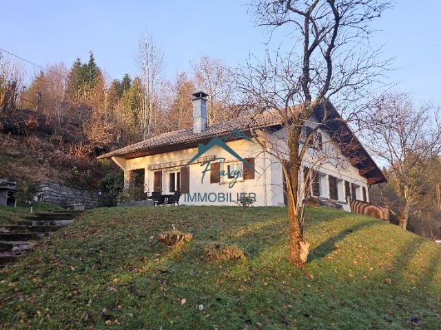 Maison de plain pied sur sous sol Vue vallonnée LA FORGE