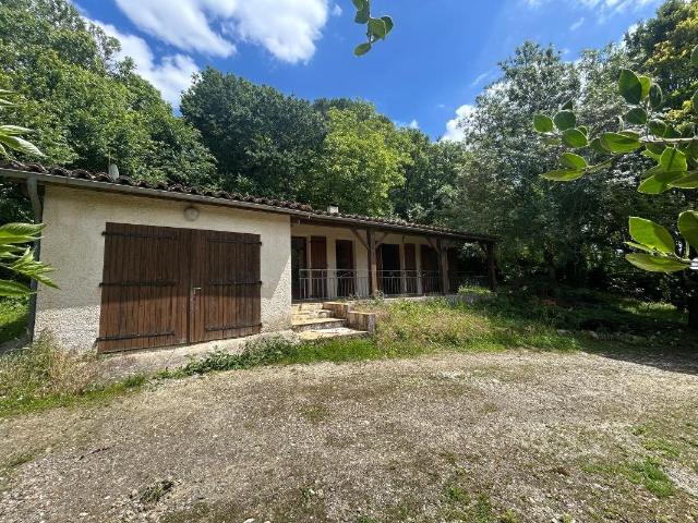 Maison de plain pied sur parcelle arborée proche du centre d. 93m² Lectoure