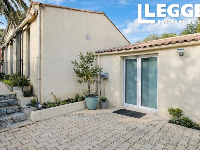 Maison de plein pied 111m², 5 pièces, 4 chambres, 1SdB, 1 wc, 1 parking extérieur