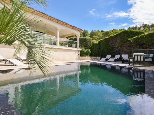 Maison de plein pied avec piscine 233m² Evenos