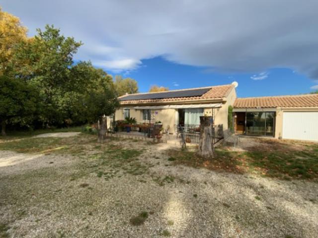 Maison de plein pied avec piscine à MOUSSAC