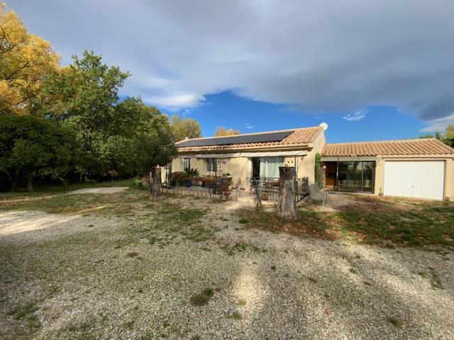 Maison de plein pied avec piscine à MOUSSAC