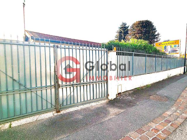 Maison de plein pied grand terrain verdoyant