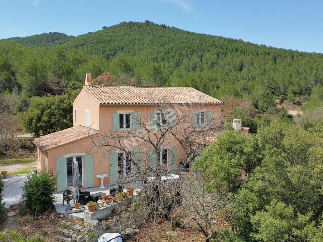 Maison de Prestige à Vendre à La Roquebrussanne Référence. 169m² La Roquebrussanne