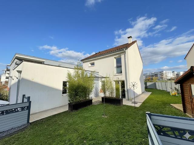 Maison de prestige de 131 m2 en vente Saint Genis Pouilly, Auvergne Rhône Alpes